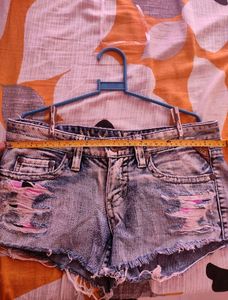 Distressed Hot Pants