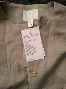 H&amp;M Stylish Sleeveless Vest