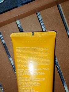 Dot &amp; Key Vitamin C E Face Wash