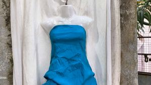 181712. Stunning Teal Strapless Ruffle Dress