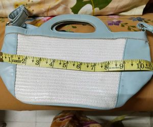 Chic Straw and Faux Leather Handbag