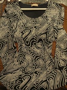 Unique Swirl Print Sleeveless Top