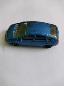 Majorette Blue Toyota Prius and Bburago Ferrari F1