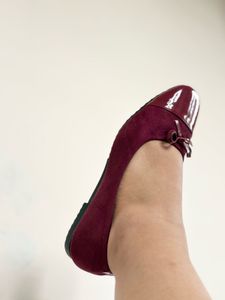 Chic Burgundy Ballet Flats with Bow Detail