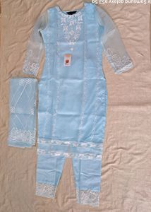 Pakistani Beautiful Suit Set With Dupatta