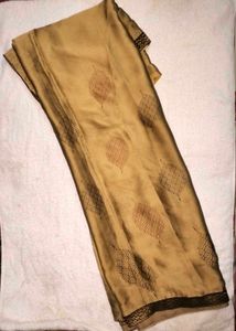 Elegant Silk Saree with Intricate Border