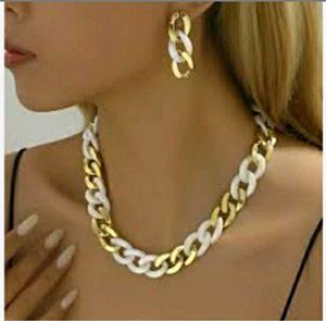 Trendy Necklace Chain And Earrings...