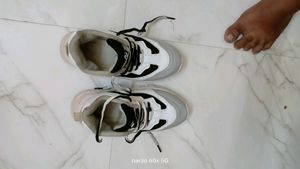 Unisex Sports Shoes.