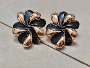Vintage Black &amp; Gold Floral Earrings