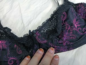 Elegant Black 💛&amp; Pink Embroidered Bra