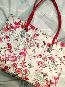 brand new beautiful red hangbag 💟