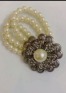 Elegant Pearl &amp; Crystal Flower Bracelet