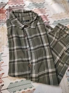 Men's Green Plaid Button-Down Shirt
