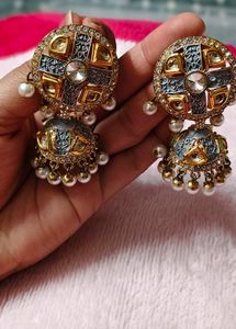 Elegant Jhumka &amp; Maang Tikka Set