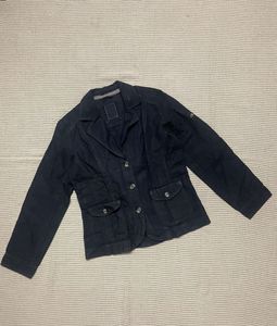 Stylish Denim Jacket - Versatile & Chic