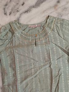 Avasa Kurti