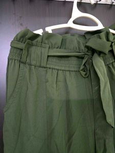 PANIT Olive Green Cropped Trousers