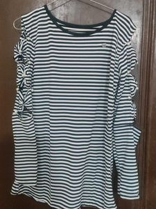 Striped black and white top