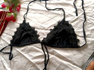 🎀BUY '1' GET '1' FREE Chic Black Bikini Top