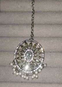 Exquisite Kundan Maang Tikka