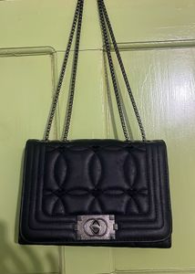 Chic Black Quilted Chain Bag
