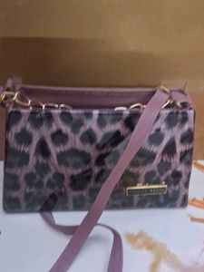 Chic Leopard Print Crossbody Bag