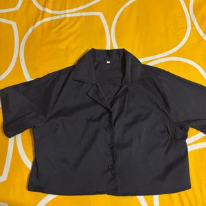 Chic Black Cropped Shirt