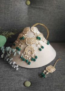 Stunning Emerald &amp; Pearl Choker Set