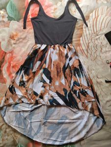 Chic Halter Neck Maxi Dress with Abstract Print