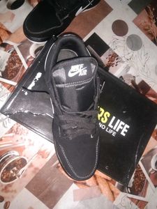 Nike Sneakers - Black &amp; White