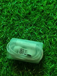 Vivo Wired Earphones white