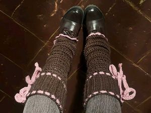 Pink tie crochet leg warmer