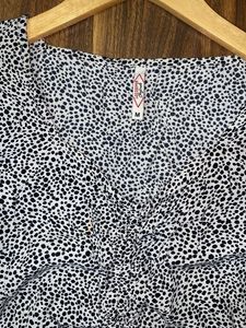 Chic Black &amp; White Ditsy Print Top
