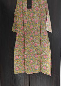🌸 Shoppers Stop Floral Kurti –  New With Tag