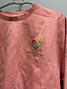 Cropped Pink Sweatshirt with Floral Embroidery