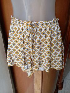 Patterned Ruffle Hem Shorts