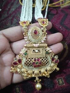 Stunning Pearl and Kundan Necklace Set