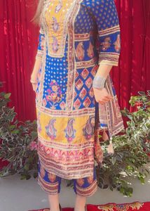 Vibrant Blue &amp; Yellow Paisley Print Kurta Set
