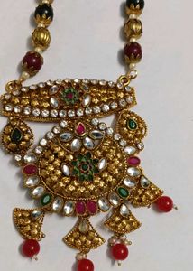 Stunning Gold Tone Necklace &amp; Earrings Set