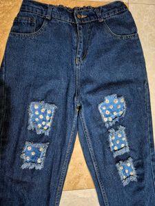Daisy Patch Ripped Jeans