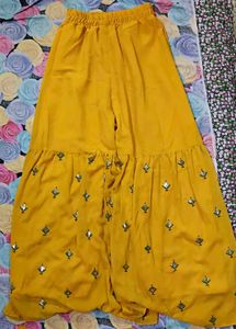 Elegant dark green ethnic set