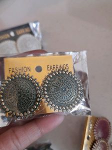 Like new earring not use offer4 color Eka Rs100