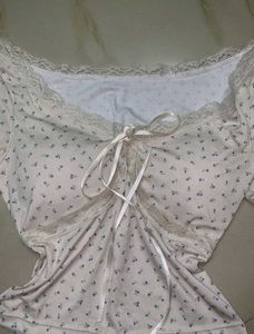 Newme Cute Floral Print Lace Trim Crop Top