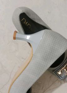 Elegant Grey Pointed Toe Heels