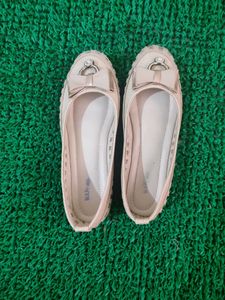 like new cream and golden belly shoe