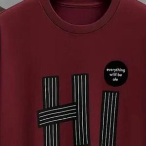 Maroon "HI" Graphic T-Shirt