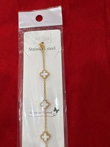 Elegant Clover Bracelet