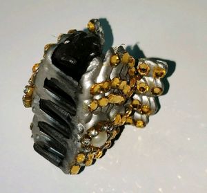 Hair Pain stone golden pin fancy