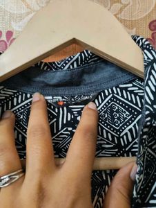Geometric Print Button-Up Tunic