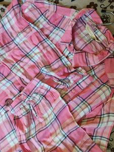 women pink shirt